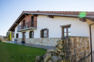 04- vivienda unifamiliar de estilo rustico modelo de casa 2